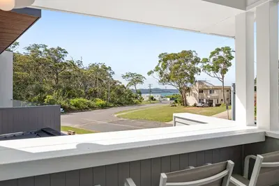 Image de Paradise, 1-2b Bagnall Ave - water views, air con, Wi-Fi, Dog Friendly