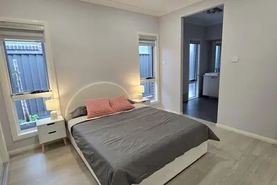 Image de Single story 5 bedroom house in heart of Marsden Park