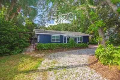 Image de Beach Bungalow w/ Private Beach Access 1 Bd, 2 Ba, Dogs Welcome, Quiet