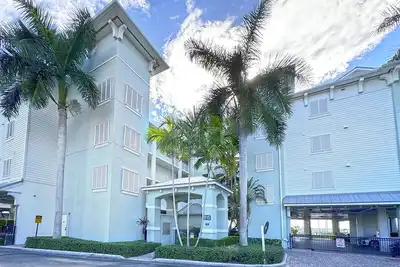 Image de Stunning Corner Unit with Scenic River Views. Just Minutes to Downtown Stuart.