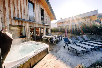 Image de Superior Chalet # 29 with Sauna & Whirlpool
