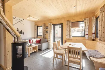 Image de Chalet # 58 with 2 Bedrooms, Ir sauna & whirlpool