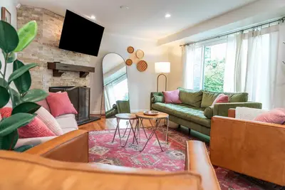 Image de Hwy Chalet Centrally located to area attractions!