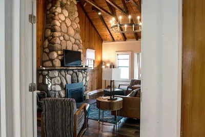Image de Como Collection – 2 Homes, 2 Lakes, 1 Rental!