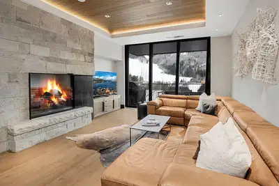 Image de Vail Village Luxury Condo Mtn Views | Altus 305