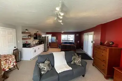 Image de Spacious one unit suite with a beautiful kitchen\n\n