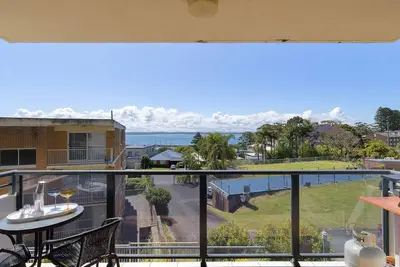 Image de Wake up to breathtaking water views that make every morning special.