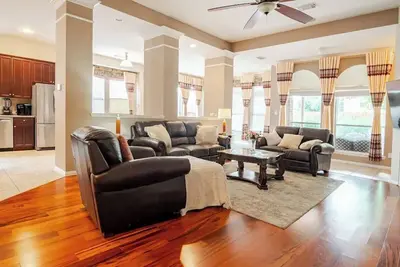 Image de Lux Retreat w Heated Pool Optional Upgrade