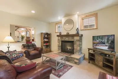 Image de Black Bear Townhome (End Unit) across from Purgatory - Views - Ski Shuttle