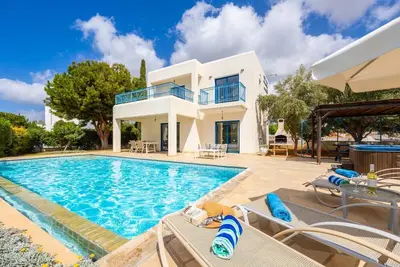Image de Villa Estia - Trois Chambres Villa, Couchages 7