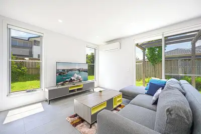 Image de Denham Court Adorable 4Br house with Wifi &Parking