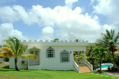 Image de Castle By The Pool