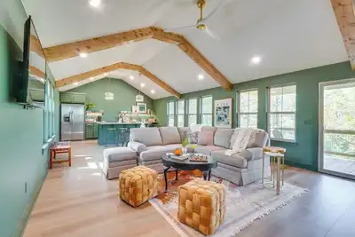 Image de Modern Home on Table Rock Lake w/ Deck & View!