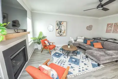 Image de Two King beds, Game Room, Screen Room, Fully Fenced in Yard Beautiful Home!