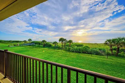 Image de Wonderful Oceanfront Condo 2 Br/2 Ba On Cocoa Beach
