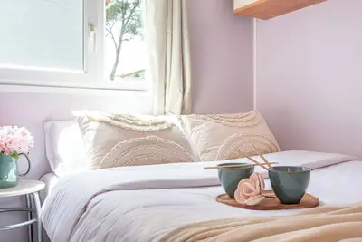 Image de Bungalow 5 Yoko Ono