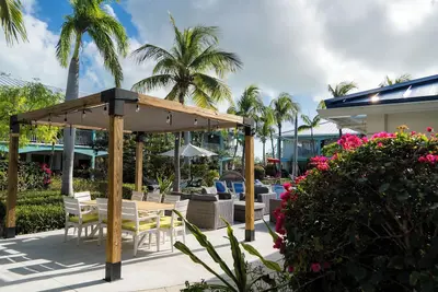 Image de Charming studio apartment steps from the world's best beach