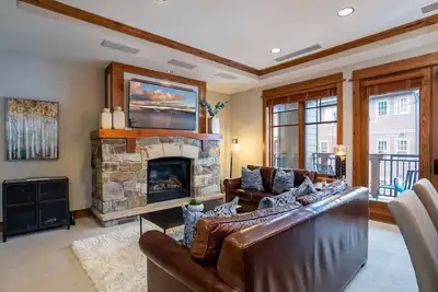 Image de Gorgeous Ski In/Ski Out Condo - The Villages at Northstar - Big Horn Building