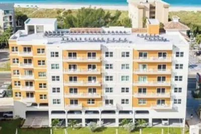 Image de Charming new 3-bedroom condo, in lovely Madeira Beach