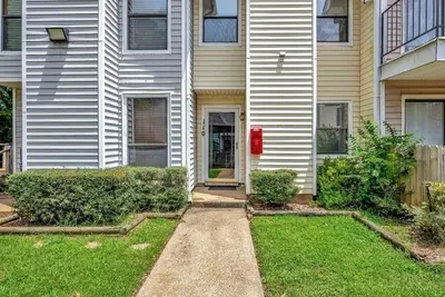 Image de Charming 2-bedroom Townhome - Close to Sfa