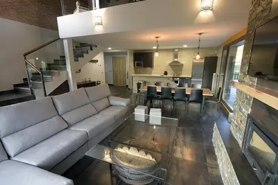 Image de Maison de campagne \"La Puerta Del Rio Lobos Il\" avec piscine privée, terrasse privée et Wi-Fi