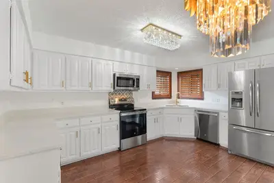 Image de Gym & Bbq Included, Lake Access, Deck & Hill Country Views