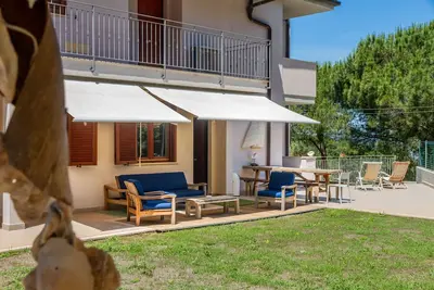 Image de Appartement 'Aia Delle Streghe Scarlino Maremma' avec terrasse privée, jardin privé et balcon