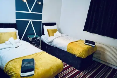Image de Cozy 2-Bedroom house with 4bed and parking