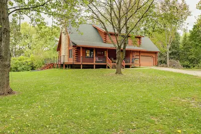 Image de On-Site Lake & Gazebo: Cabin in Yellow Springs!
