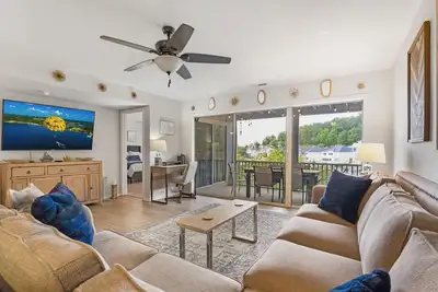 Image de Close to the Pool- Great Family Condo- Screened in Porch- Lake Ozark