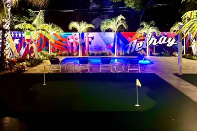 Image de Exclusive Oasis, Exotic Pool & Miami Inspired Art