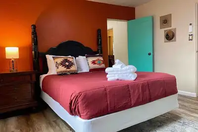 Image de La Hacienda: 4br Historic Adobe in Old Town