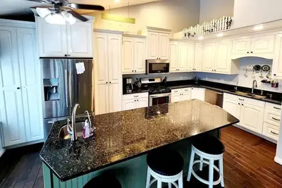 Image de Spacious 9-bedroom house in welcoming South Jordan with WiFi, Ac