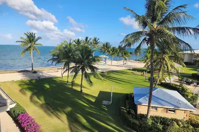 Image de Island Escape! Oceanfront Property, Outdoor Pool, Free On-site Parking!