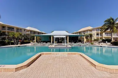 Image de Sun, Sand & Surf! 4 Comfortable Units, Outdoor Pool, Near Cayman Turtle Center!