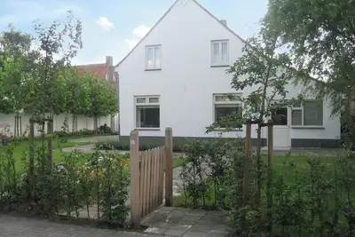 Image de Spacious 6-bedroom house in charming Baarle-Hertog with large garden.