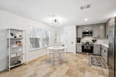 Image de Spacious South Austin Fully Remodeled Wfh