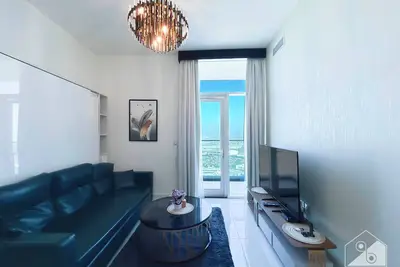 Image de Modern 1br with Dubai Miracle Garden View