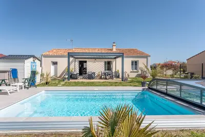 Image de Maison Salorge avec piscine privée, Wi-Fi et climatisation