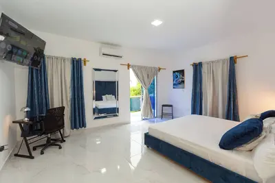 Image de Modern & Elegant 3 Bedrs with Pool/Guest Friendly/Close to everything