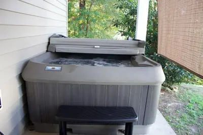 Image de Quiet Cul-de-sac, Hot Tub, Pac-Man, Newly Renovated!
