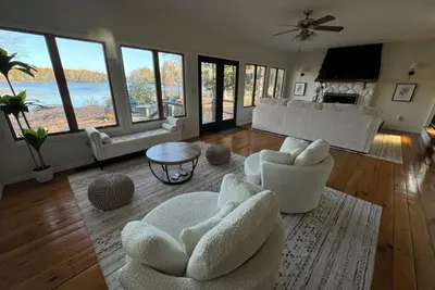 Image de Luxury Lake House Getaway in charming Jersey Shore Countryside