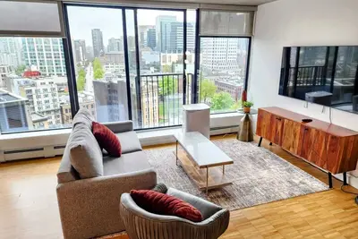 Image de Downtown Escape – Walk to Cruise Ships & Waterfront | 2 Comfy Beds