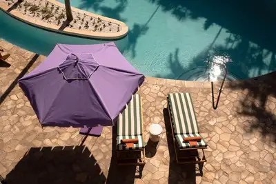 Image de Pool House with 2Queen Beds – Poolside Comfort