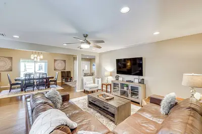 Image de 8 Mi to Old Town Scottsdale: Family Home!