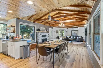 Image de Lower Moonridge! - Hot Tub, Game Room, Ski Slopes Close!