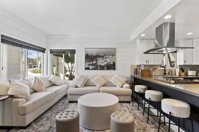 Image de Steps to Lido Village and the Marina- Heart of Lido Island, 2  Car Garage! !