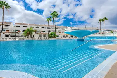 Image de Agréable appartement pour 4 personnes avec Wifi, piscine, Tv et terrasse