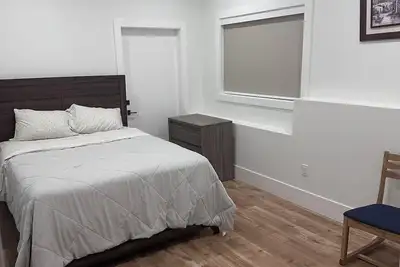Image de 2 bedroom with living room Besement