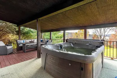 Image de Horizon Retreat | Hot Tub | Lake Views | Game Room